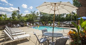 Ridgewood arches outdoor pool